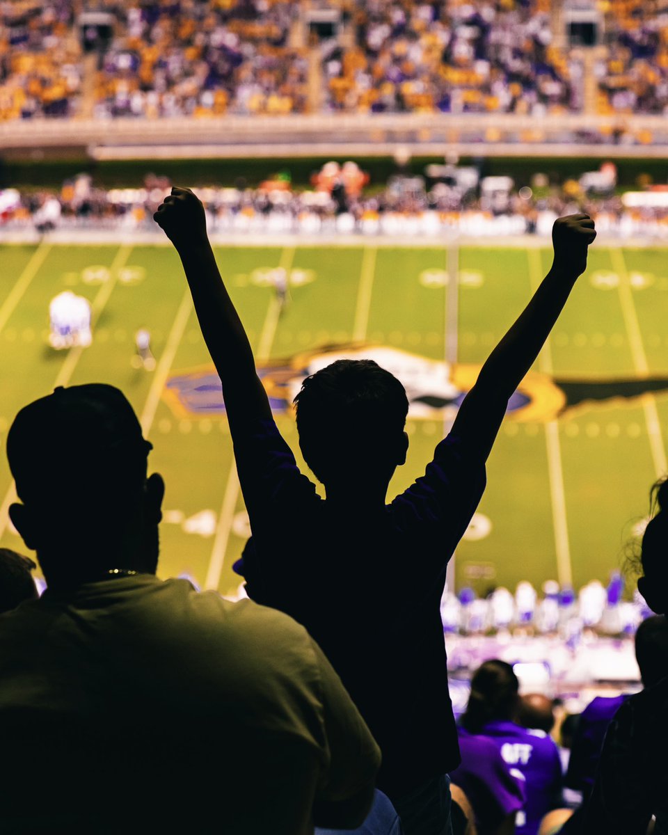 ECUAthletics's tweet photo. The ones who make every moment special 💜💛

Happy family weekend, Pirate Nation! 🏴‍☠️ https://t.co/3urD9vbKxL