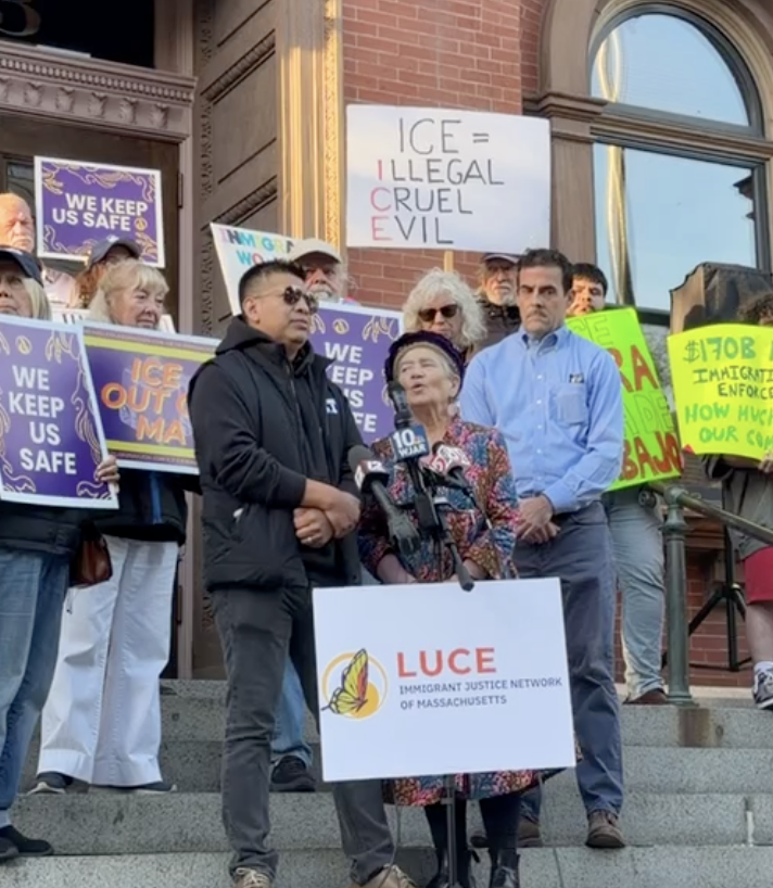 sweetadelinevt's tweet photo. Antonia Lucas says that she and her partner Miguel Ixcun were driving home around noon on Monday when two vehicles stopped them, blocking their vehicle in front and behind....

https://t.co/04BljIQQQq https://t.co/BVmK5rEMHp