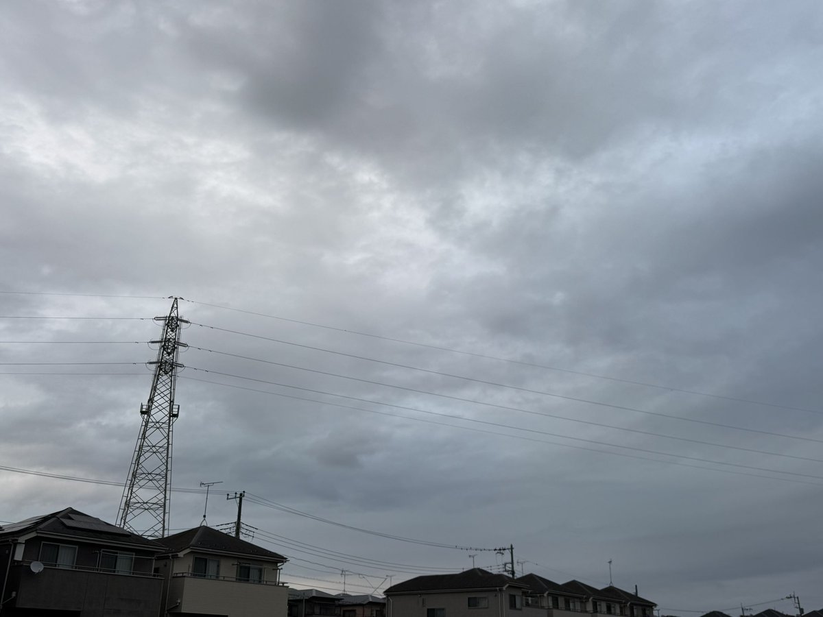 sunsunriko's tweet photo. おはようございます。シルバーウィーク最終日。曇りの中朝活してきました。涼しい！ついでに車も綺麗にしてラストデーを味わいましょ。
#朝活　#イマソラ　#空が好き https://t.co/5m7DbyOb4I