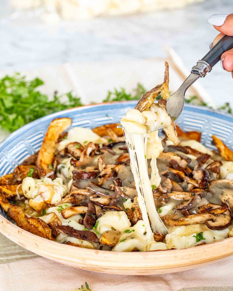 BehindTheFnord's tweet photo. @theamelia___ Poutine! https://t.co/7IxQ0U1AcI