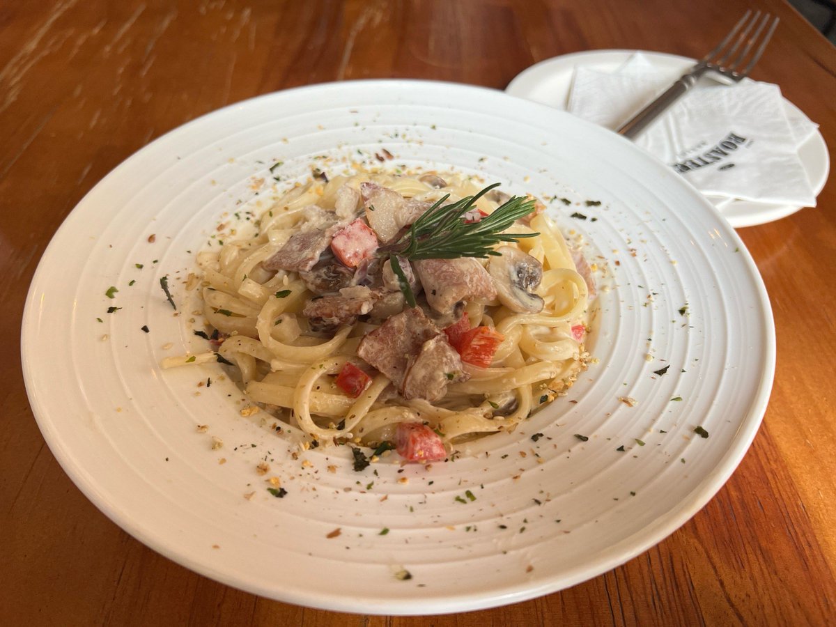 ChessPier's tweet photo. Just found the coziest hole-in-the-wall Italian spot in downtown! Handmade pasta with truffle cream sauce is absolute perfection — every bite hits different. Will definitely be coming back this week! https://t.co/418C6nMYOW