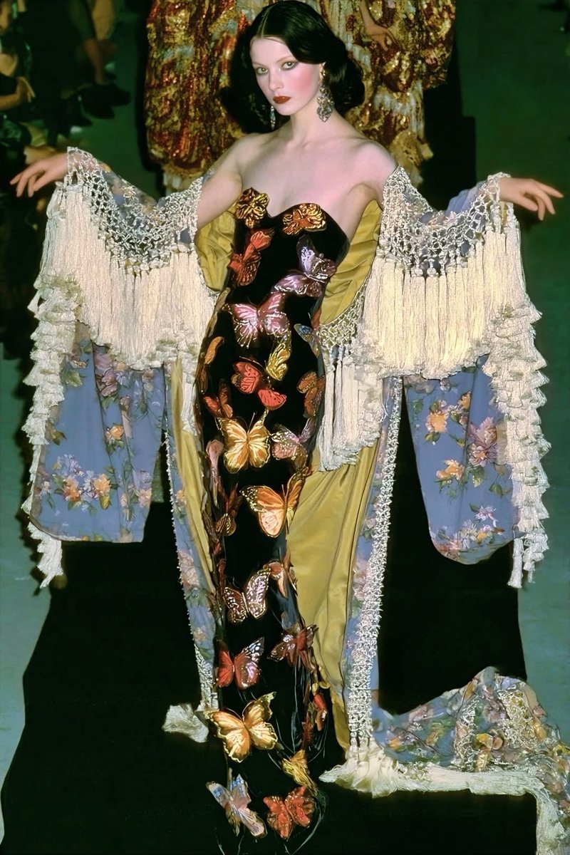 gentleescape's tweet photo. Christian Dior Spring 1998 Haute Couture designed by John Galliano https://t.co/LOQAXNuL5S