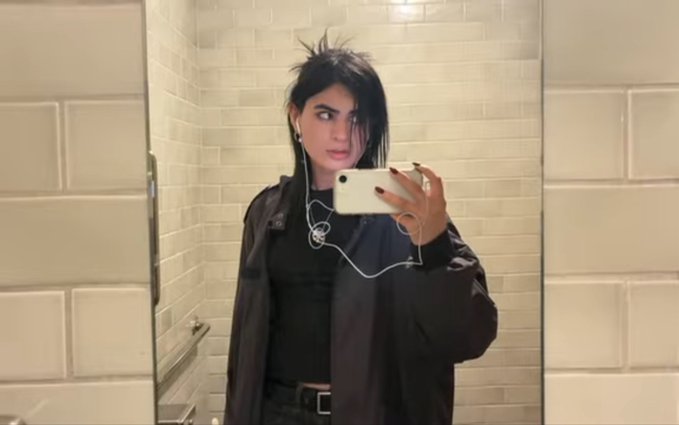 miserabletea157's tweet photo. She was serving insane amounts of 26 year old transgender Filipino here https://t.co/nfTzoMKrfV