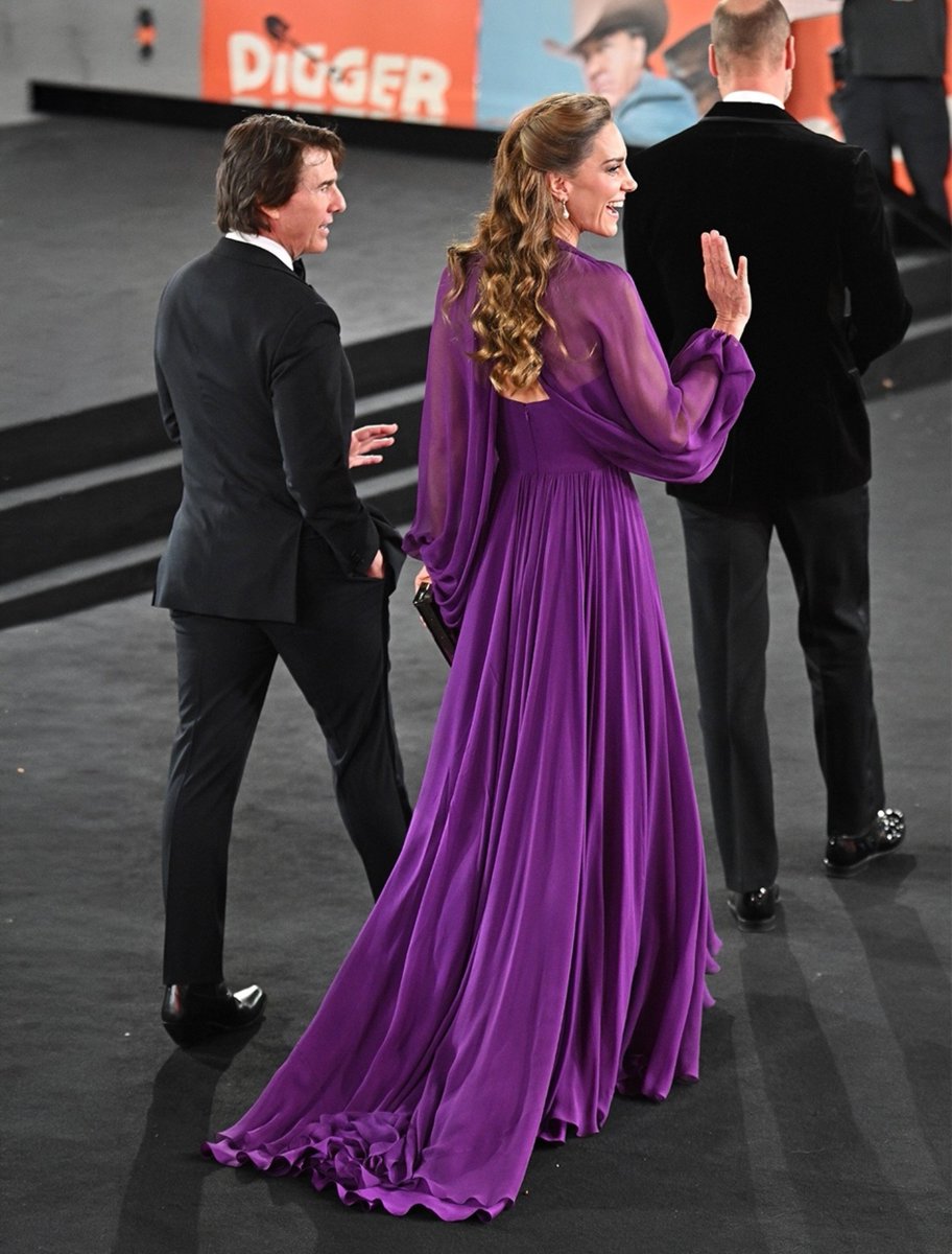 37Lemons's tweet photo. Little woman in a tux, Tom Cruise, with larger royal man in a purple dress, Kate Middleton...bald princess William was there too with her huge hips.

The 'Digger' premiere in London https://t.co/GWpCtizuuE