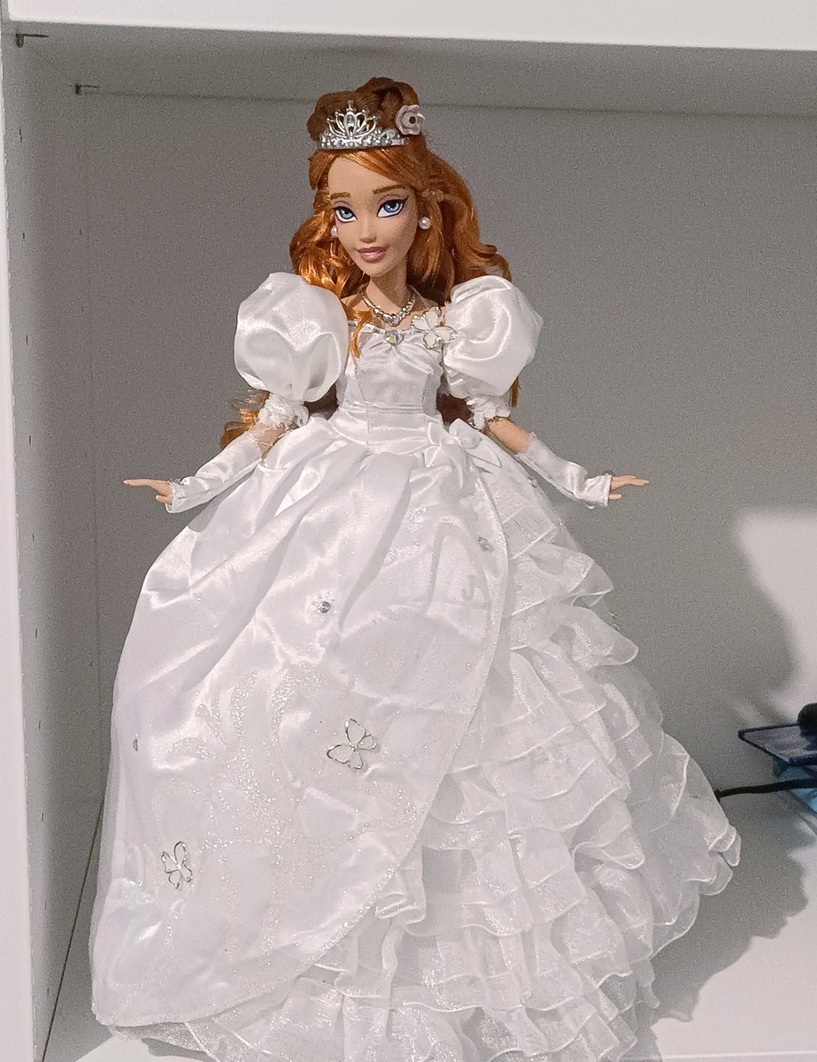 _Snow_Cake's tweet photo. Oh Giselle you didn't have to be this gaggy https://t.co/RhO8lOdW6F