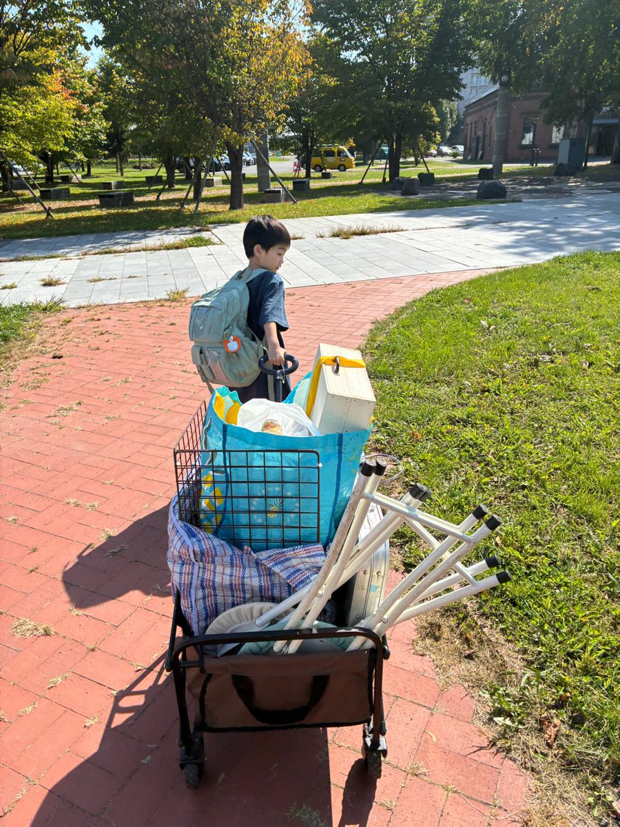 danborun's tweet photo. 朝から息子も気合満々で荷物を運んでくれたり、いろいろ手伝ってくれたり、大好きなアネラシープキャンディーさんで初綿あめ作り体験をしたり、帰ってきてからもたのしかった！と充実した感じでした☺️✨
話しかけてくれた皆さん、遊んでくれた方々本当にありがとうございました！ https://t.co/lsa3DZynbj