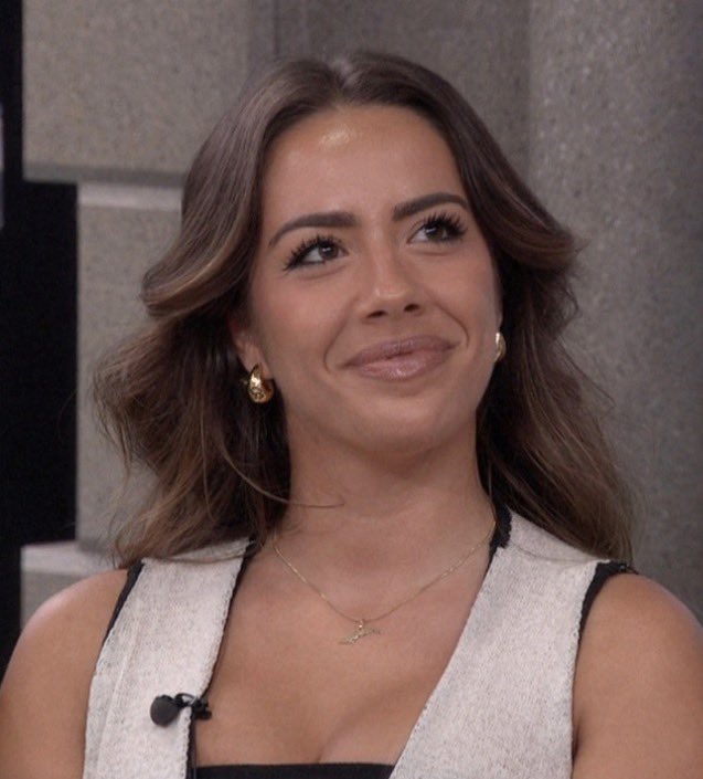 jayjayjean2's tweet photo. something that sets apart dee and taylor from drew &amp; devens, is that dee and taylor have actually survived the block and not had to rely on blockbusters, which is far more impressive. #bb28 https://t.co/80jZdYesol
