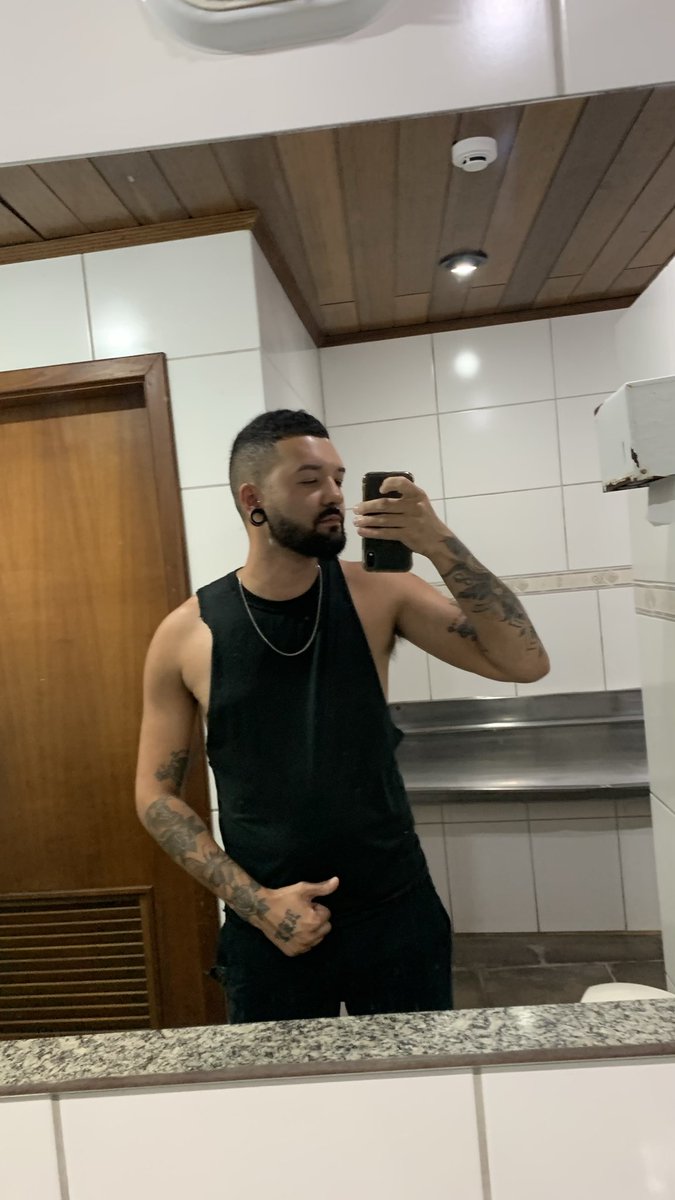 _Gabecx's tweet photo. Eu // minha colinha https://t.co/dM0QsHlpEb