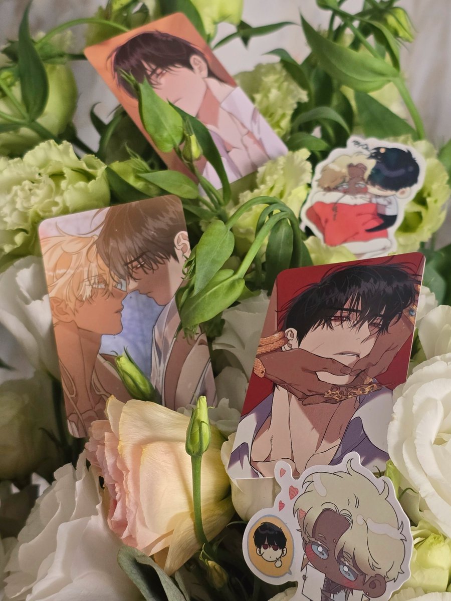 Asyashade's tweet photo. I stole the bride’s bouquet just for these photos 💐
#백야의꽃길 
@busy_bwthell 
#BlossomsoftheWhiteNight https://t.co/SqbS0oBgxm