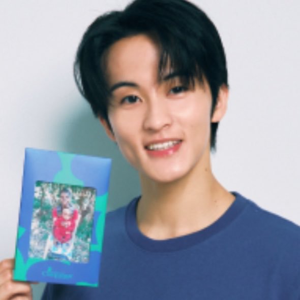markyuppi's tweet photo. mark lee is officially a compassion sponsor  ( international children’s care, education organization) 🥺🤍

“i started sponsoring compassion because i want to learn how to love.” — mark, a sponsor. https://t.co/WOE9ZnKRaL