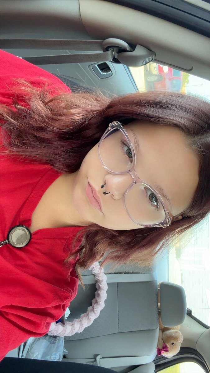 weamyflowerrx's tweet photo. Idk why but I keep making this stupid ass face https://t.co/81I8MjQKh1