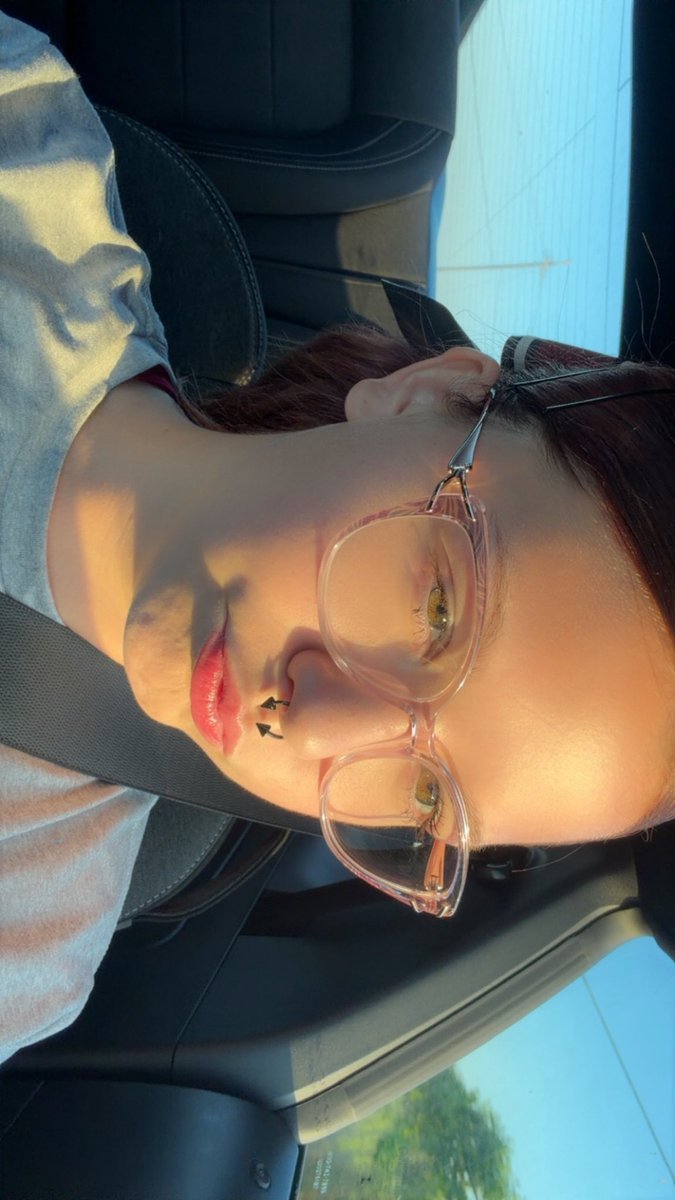 weamyflowerrx's tweet photo. Idk why but I keep making this stupid ass face https://t.co/81I8MjQKh1