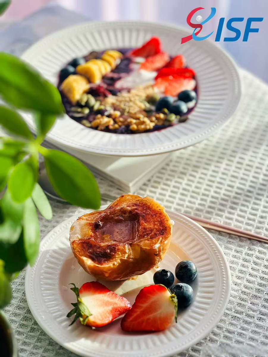 LisnaMansur's tweet photo. Midweek energy boost: homemade oatmeal bowl topped with fresh blueberries, a sprinkle of chia seeds and a dash of cinnamon—warm, cozy and ready in 5 mins! https://t.co/GxAFAUYObW