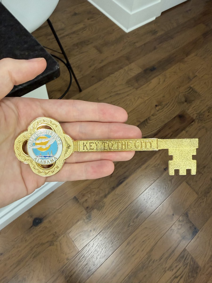 FreddyLA7's tweet photo. We’re staying another day in Fairhope because we just don’t want to leave this place. We just got to meet the mayor and were presented with the key to the city (WTF🤯). Such an honor and it means so much considering how much we love this place. https://t.co/BP2WDw86Oo