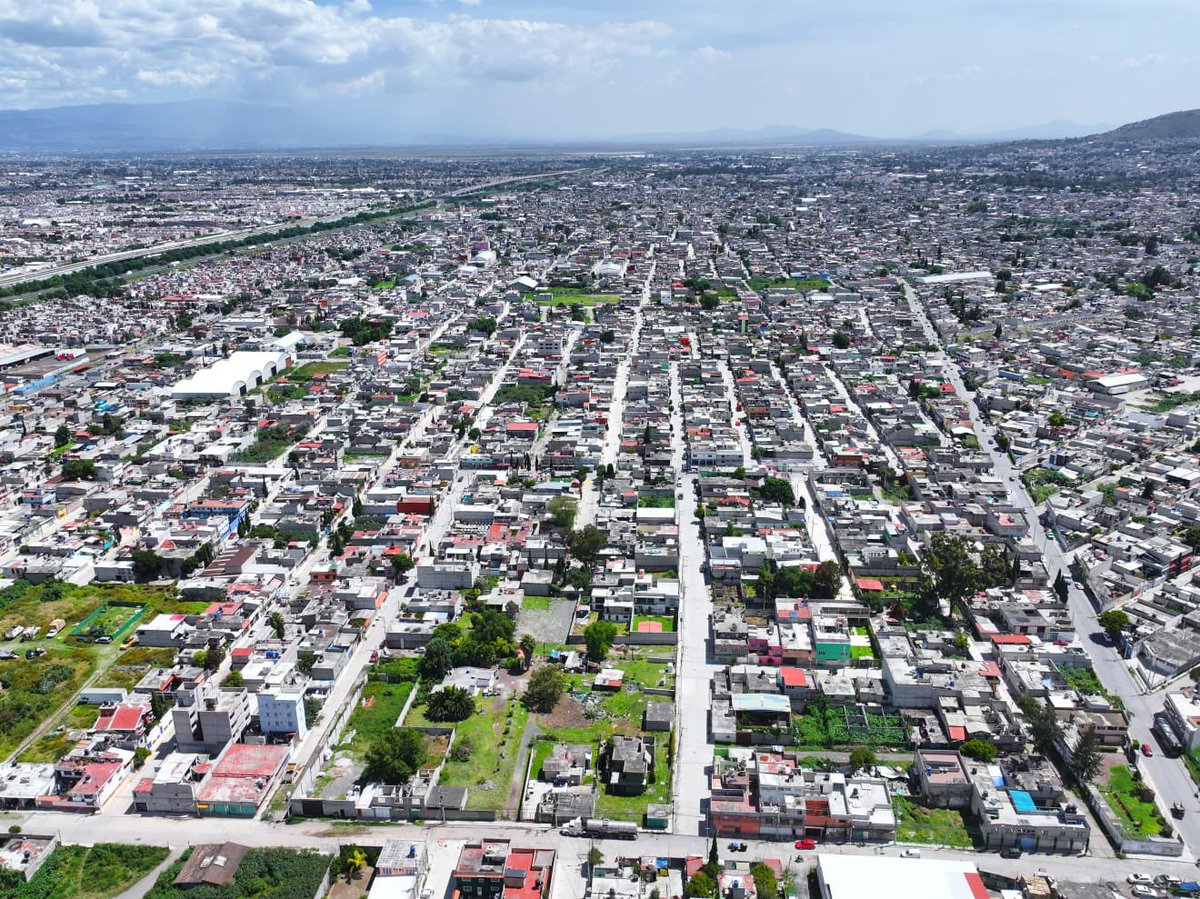 azucenacisneros's tweet photo. Seguimos transformando San Francisco de Asís, #ManoAManoConLaGente.

Hoy inauguramos 5 calles más y ya sumamos 42 calles integrales recuperadas en esta comunidad.

Con el trabajo conjunto entre gobierno y vecinos, avanzamos calle por calle. En Ecatepec, #ElCambioSeSiente. https://t.co/Su7FgFYXrL