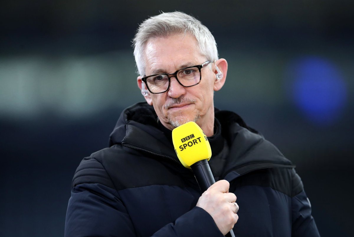 MUFCNET's tweet photo. 🚨🚨🗣️ غاري لينيكير مهاجماً السير جيم راتكليف:

"أنظر إلى مان يونايتد وأرى مشاكل تنزل من الأعلى. يجب أن أهنئ الغلايزرز لأنهم وجدوا شخصًا أسوأ منهم حتى يتمكنوا من لومه وإدخاله هناك ليتلقى كل اللوم؛ جيم راتكليف."

"لا أعتقد أنه إنسان لطيف بشكل خاص، وهي فوضى قليلة في النادي والطريقة التي يُدار بها حاليًا. إذن، تهانينا للغلايزرز على ذلك، لتحويل كل شيء بعيدًا عنهم!"