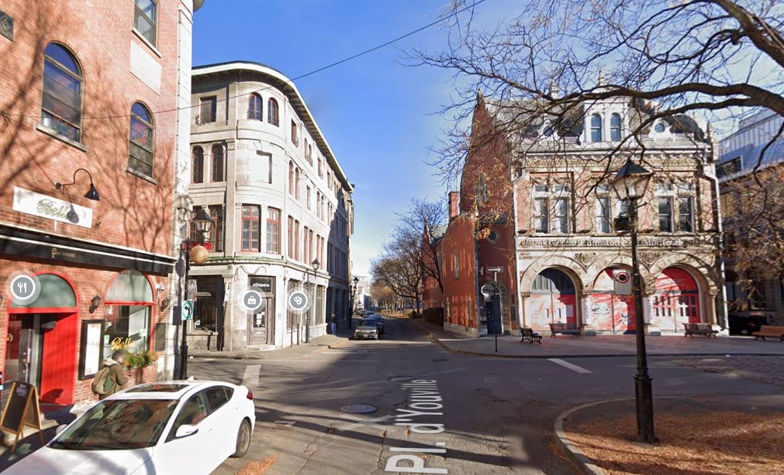PunishedHelm's tweet photo. Fire engine leaving Youville Fire Station in Montreal, 1901, and the same location in 2022. https://t.co/C6e093DZVY