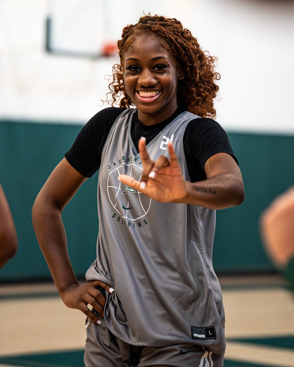 JAX_WBB's tweet photo. Start The Show 🎬

#RideTheWave | #JaxBasketball https://t.co/ggEXa7PB3a