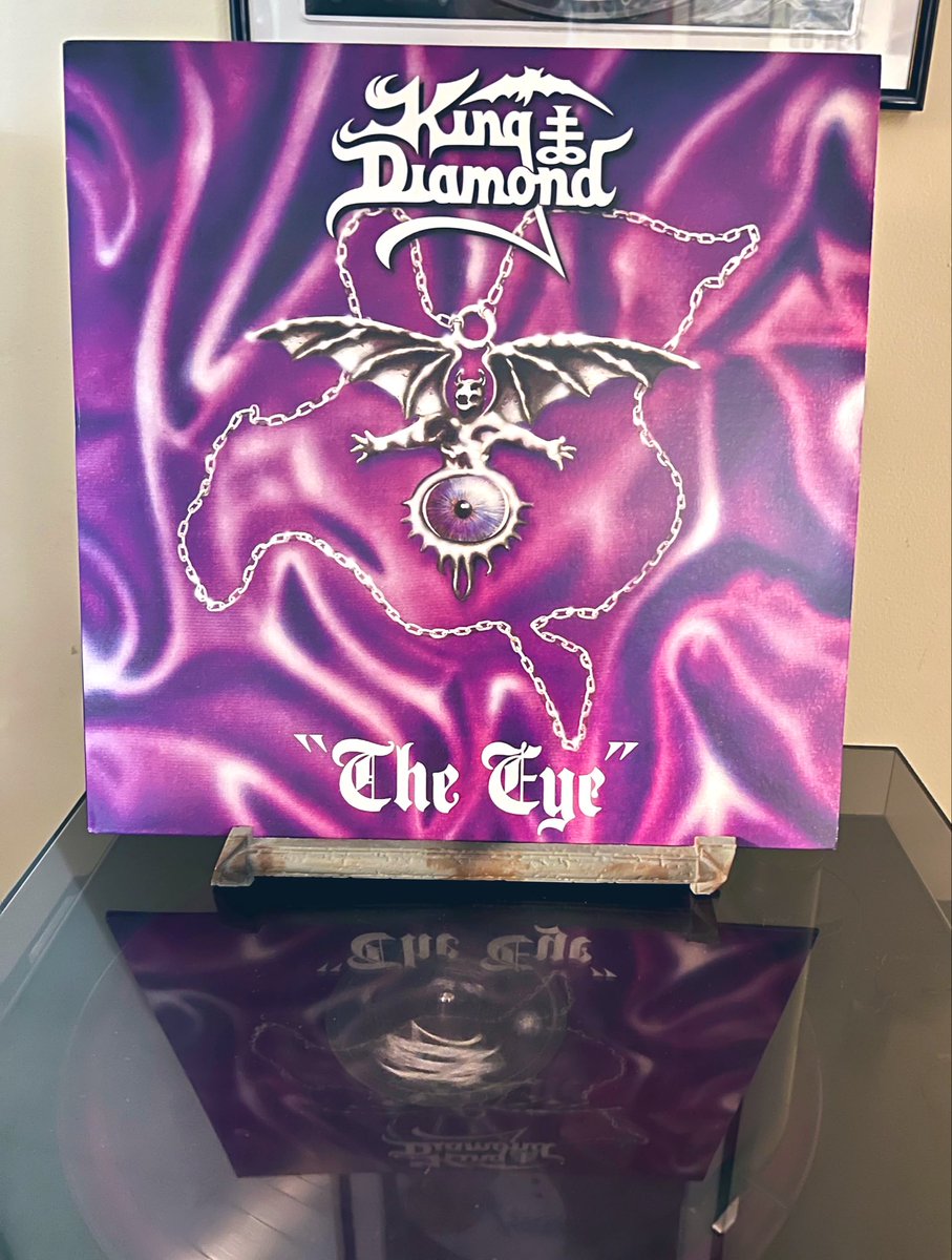 RockMetalManiac's tweet photo. You guessed it, more KD!
🔈🎶🤘💀🤘

#NowPlaying #KingDiamond #TheEye #PhysicalMusic #Vinyl https://t.co/hyTZaPcWdU