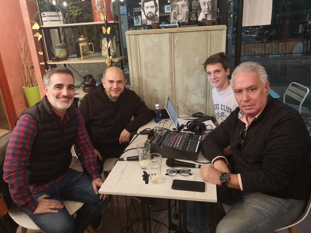 ThisIsHercules's tweet photo. Estamos sin palabras ante la noticia del fallecimiento de Juan Raggio, una de las voces tantas veces del podcast

Profundo, inteligente. Tan romántico como crítico con su club. Siguió al Hércules en la Viña y en el Rico Pérez. Fue futbolista en los juveniles del Hércules.

DEP https://t.co/6xFxd6TMxN