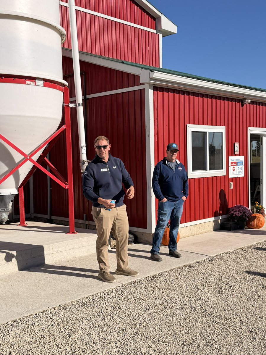 Steven_Travale's tweet photo. 🐄 A big thanks to Amanda &amp; @BradWhytock for opening the doors to Whyland Farms for elected officials including new Ag Minister @samoosterhoff and my @ROMA_Ont colleague @ChristaLowry.

Agriculture is the backbone of Brockton's economy and in great hands with the next generation. https://t.co/6ZL0PCnT6A