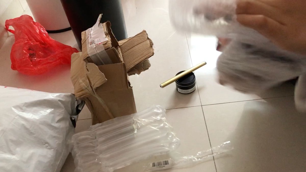 Lohas1213's tweet photo. Just got my long-awaited package, time to do some unboxing magic！ https://t.co/9jtbP7Kr9n