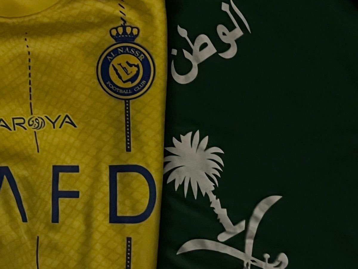 L3znl0's tweet photo. وطن نفديه ، ونصرٌ لا نتخلى عنه💛🇸🇦. https://t.co/1FITtZJBEu