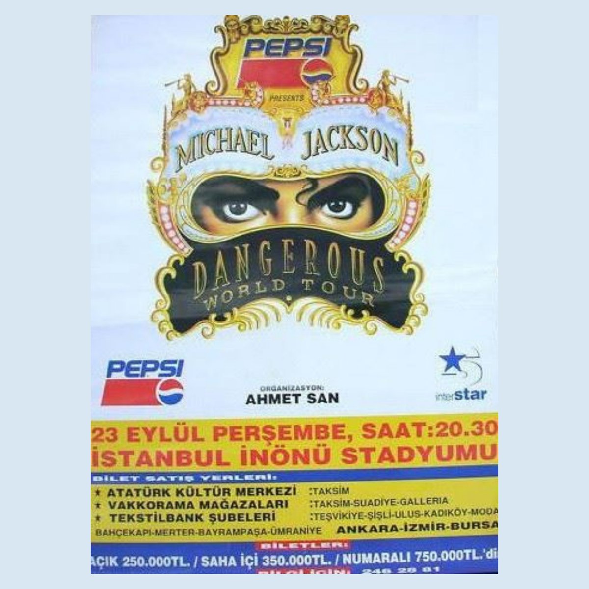 bosunatiklama's tweet photo. 33 yıl önce bugün, Michael Jackson Türkiye'deki ilk ve tek konserini verdi.

▬ Bilet fiyatı: '250.000' TL

▬ Yaklaşık 55 bin seyirci ile zamanın Türkiye rekoru kırıldı. https://t.co/aFOjnXIKc9