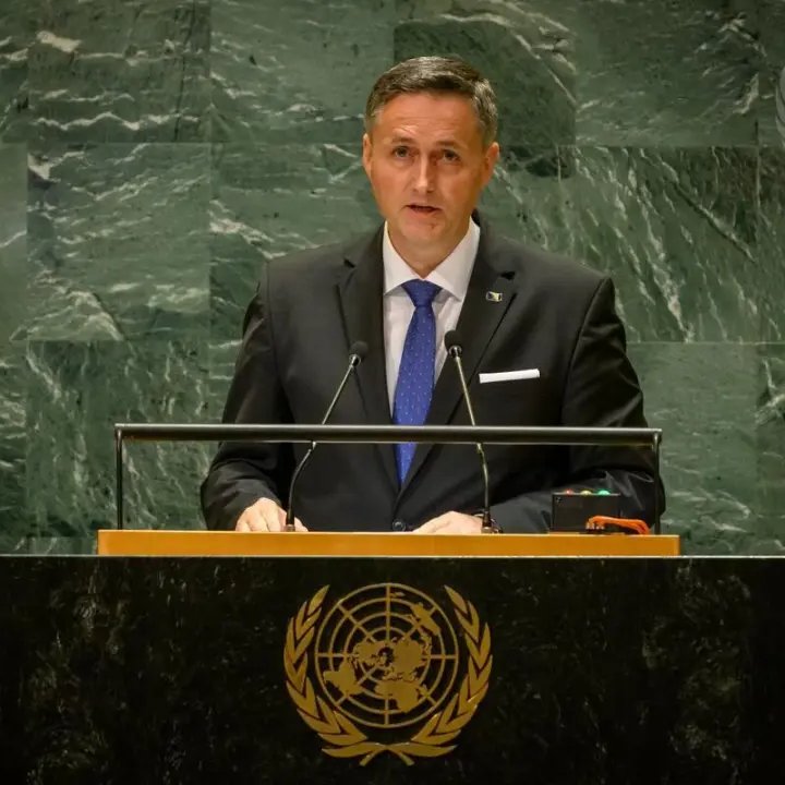 ConflictTR's tweet photo. Boşnak lider Becirovic:

"Dünya, Bosna Hersek'e yönelik saldırı sırasında olduğu gibi Ukrayna'ya yönelik saldırıya ve Gazze'de Filistinlilere karşı işlenen soykırıma da gereken tepkiyi vermedi" https://t.co/9xC5mFlzSu