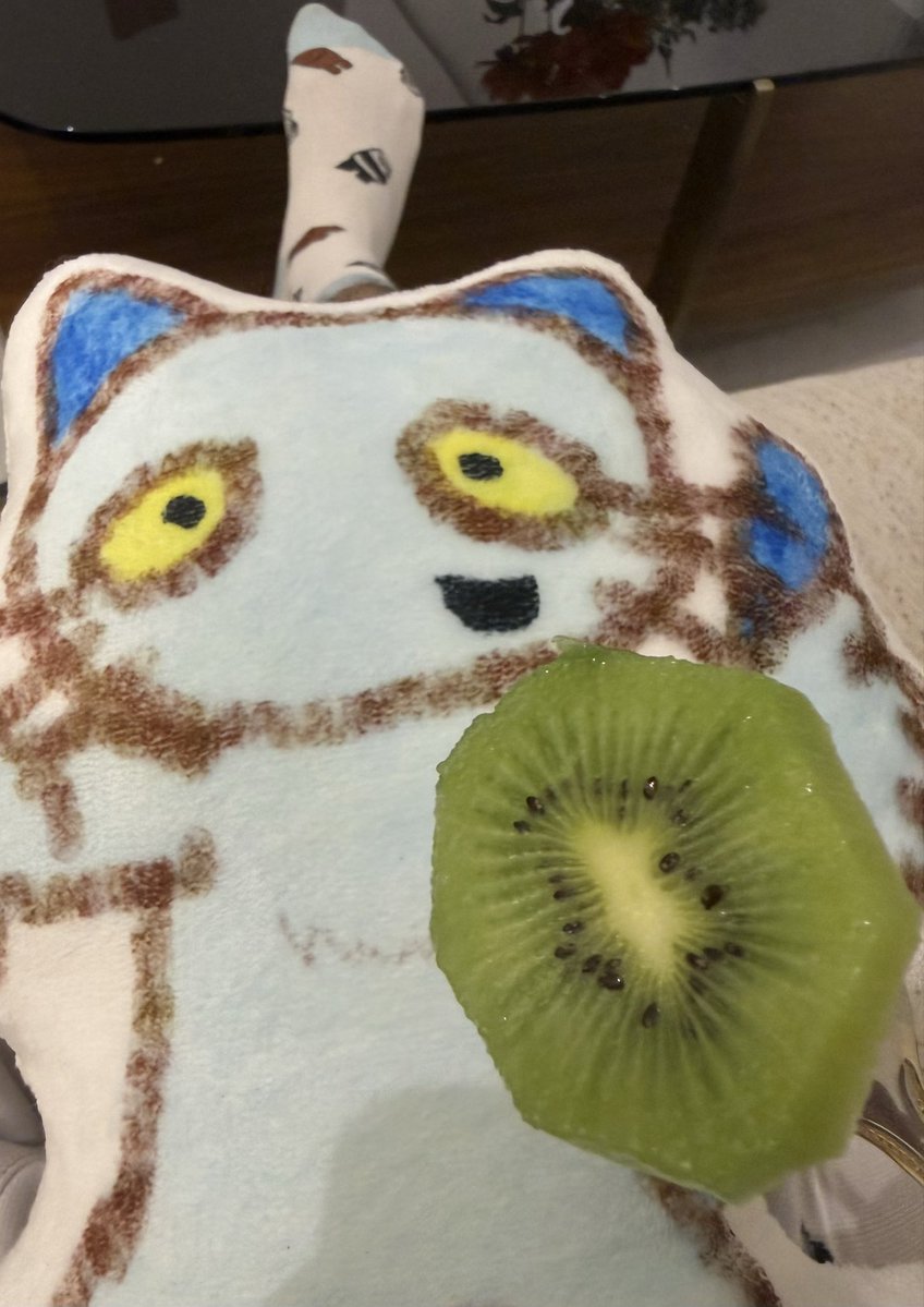KyuoliWasHere's tweet photo. Everything does irritates me 🤤💔 
Teach lasso doodle &amp; my teach plush and my feet too I guess 😆!
#ねこのティーチくん https://t.co/VAOsbWG1b1