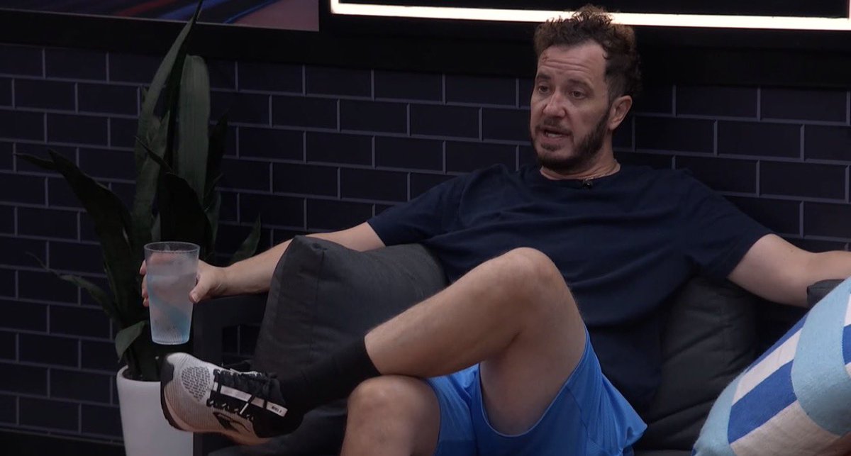 BBigBrotherBuzz's tweet photo. Devens tells the cameras he will leverage his jury vote with Drew. They have talked about a Final Two for a while, and if Drew turns on him now, he won’t have Devens’ vote. He says he needs to say it nicely. #BB28 #BigBrother #BigBrotherBuzz https://t.co/nyuDZLABtE