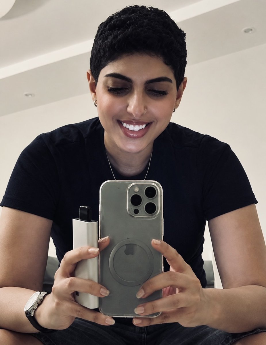 letitburn_5's tweet photo. smile4thecamera! https://t.co/OB4rZrJLpz