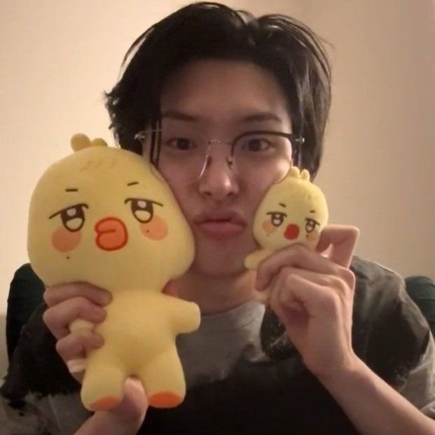 Fixon_ree's tweet photo. 3 baby chicks https://t.co/tba3PYzqBk