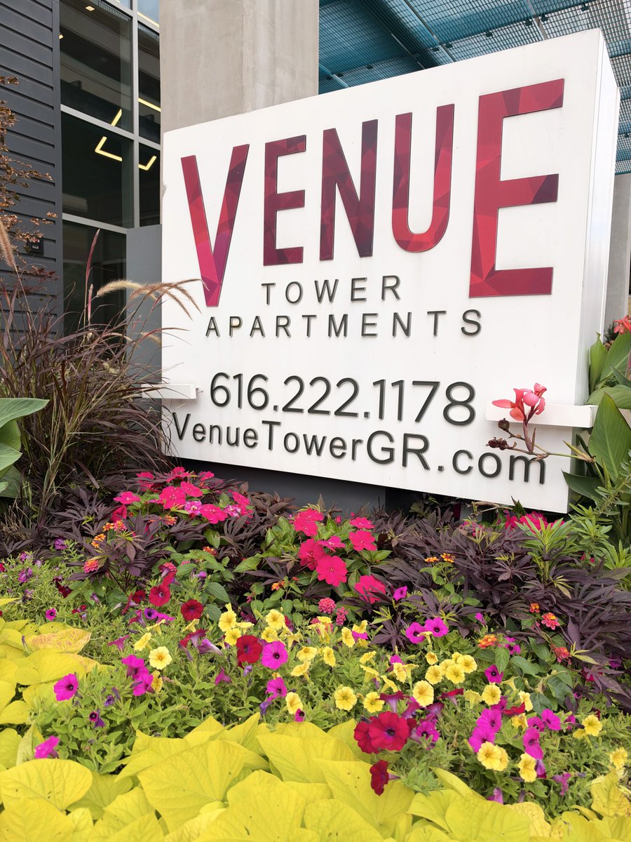 LiveVenueTower's tweet photo. When your blazer matches the Venue Tower flowers so well that a passerby stops to ask for a photo. 🌸🐝

Hailey is always out making new friends in the neighborhood! Swipe through for the flower (and bee) appreciation post!
Click the link in our bio to set up a tour with... https://t.co/88xvm4lhMR