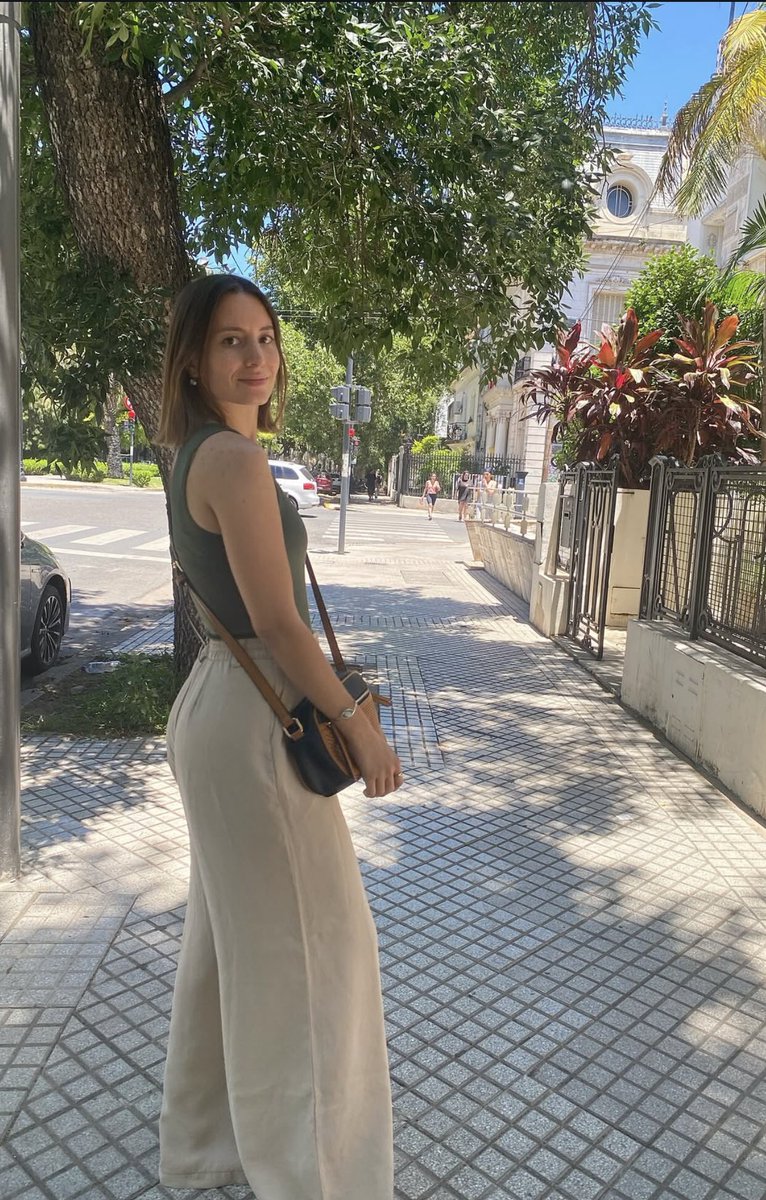 Valentina___09's tweet photo. Mi mejor amiga hizo el cartel más sincero o no estaría entendiendo  . Me ayudan a entender ?

La LICENCIADA en NUTRICIÓN  VALENTINA SE LO AGRADECERÁ 😉 https://t.co/03utzIf225
