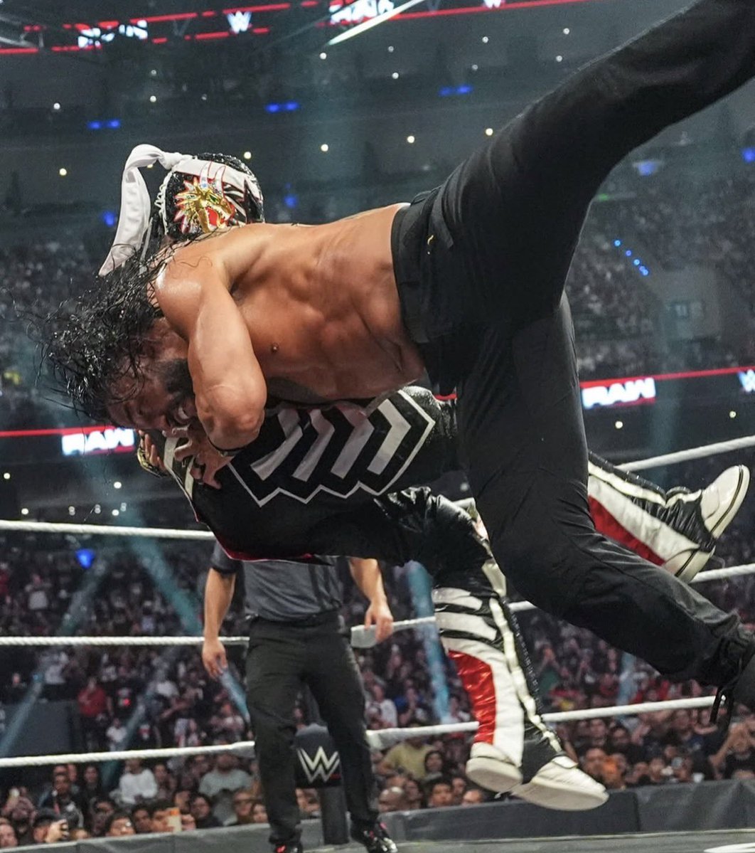 wrestleSzn01's tweet photo. SmackDown on USA Network last night scored its biggest total audience since the Season Premiere, pulling in 2,450,000 viewers.
The episode was capped off by a chaotic main event featuring Cody Rhodes vs. Jacob Fatu. https://t.co/L9D3cxSjLU