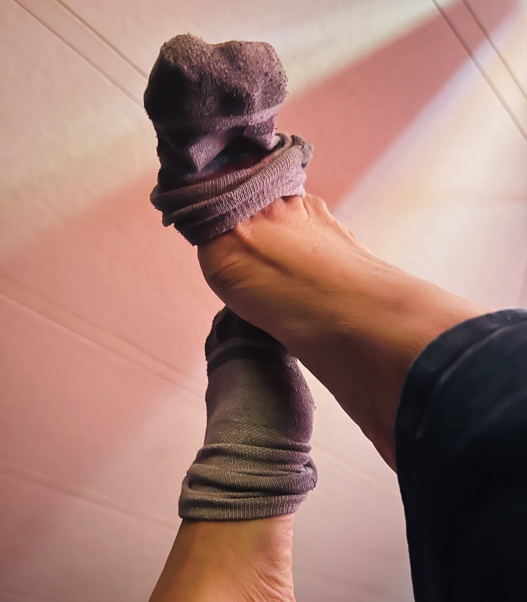 ailea99's tweet photo. #pedicure #feetfetısh #socks #sock #toes #feet #foot #footfetısh #earrings #up #begforit #beg #water
Pay for the pedi and choose any color you want https://t.co/Myu7L0gr5c