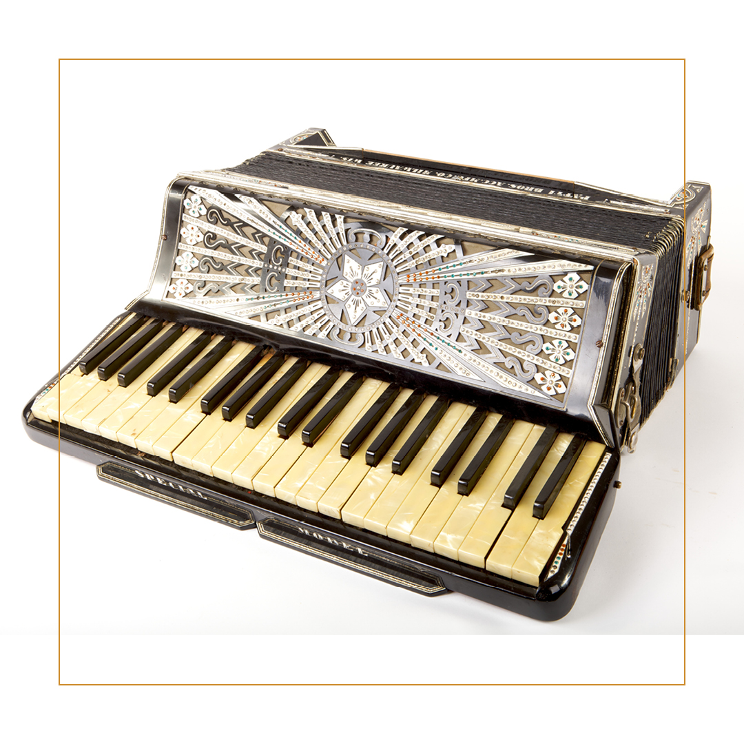 countrymusichof's tweet photo. With this Patti Brothers piano accordion and others like it, Country Music Hall of Fame member Pee Wee King broke new ground in country music by bringing waltzes, polkas, and cowboy songs into mainstream country music during ten productive years at the Grand Ole @Opry.

The piano accordion is on display in the Museum's exhibit "Country's Grandest Stage: The Opry at 100." Get tickets: https://t.co/jzqC0gwFXK