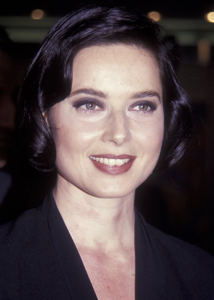 SAINTBERGMAN's tweet photo. isabella rossellini at a casablanca screening at the MoMA in new york city, 1992 https://t.co/uUR8CfzpIv