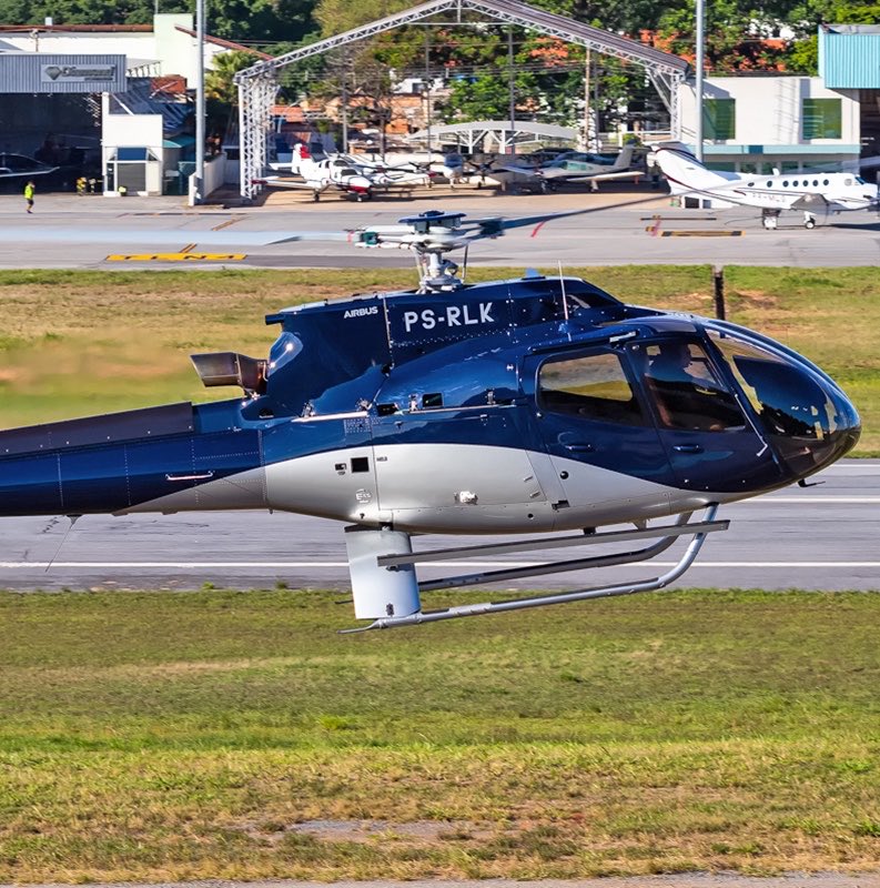 NewsLiberdade's tweet photo. 🚨URGENTE - Gabinete do ministro André Mendonça se pronuncia após imprensa divulgar que que ele teria voado no helicóptero Airbus, onde o sócio é investigado pela PF e ligado a Vorcaro:

“O ministro André Mendonça participou, a convite, de evento jurídico realizado em Itabira (MG), organizado pela Seccional da OAB de Itabira em conjunto com o Sindicato Metabase. A participação foi de natureza estritamente acadêmica e institucional, sem qualquer remuneração, cachê ou pagamento de honorários ao ministro“, com o deslocamento ficando a cargo da organização do evento, que, dada a sua natureza, incluía mineradoras. Sobre as solicitações de segurança no Aeroporto da Pampulha, o gabinete do ministro informou que “A informação prestada às autoridades de segurança sobre a finalidade do deslocamento corresponde exatamente ao compromisso cumprido: a participação no fórum jurídico em Itabira”