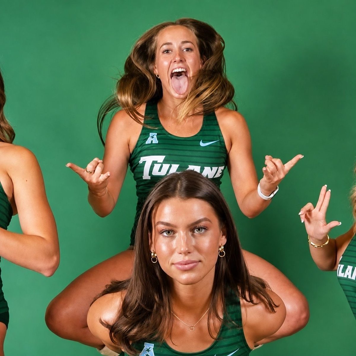 TotalProSports's tweet photo. Tulane Pole Vault Stars Are Going Viral Trying To One-Up FSU, UCSD &amp; Yale With Wild Cheeks-Out Photoshoot

READ MORE: https://t.co/KXBssk9WbS https://t.co/nJlXN42cFk