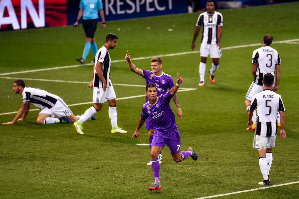 _gjr7's tweet photo. ‘20 — الهدف الأول
هجمة سريعة لريال مدريد، كريستيانو رونالدو ينهيها بتسديدة تجد طريقها إلى الشباك، ليمنح ريال مدريد التقدم 1–0، ويصبح أول لاعب يسجل في ثلاث نهائيات مختلفة لدوري أبطال أوروبا 🐐💜.
#APorLa12 | #UCLFinal | #JuveReal https://t.co/kpYpGHnZyT