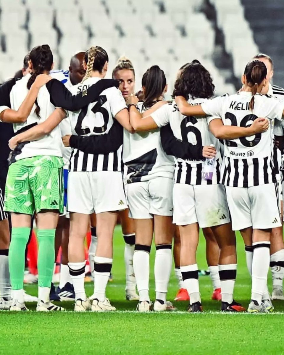La_Bianconera's tweet photo. Sconfitta immeritata al debutto #UWCL per la #JuventusWomen! Diverse occasioni fallite, poi lo pseudo rigore dal var per il Benfica!
Nel 2°t raddoppiano su punizione, le forze calano (in 3gg 120min di finale + debutto UWCL), accorciamo con #Redondo, ma non basta. 😑 #JuveBenfica https://t.co/dYxDdlfTxy