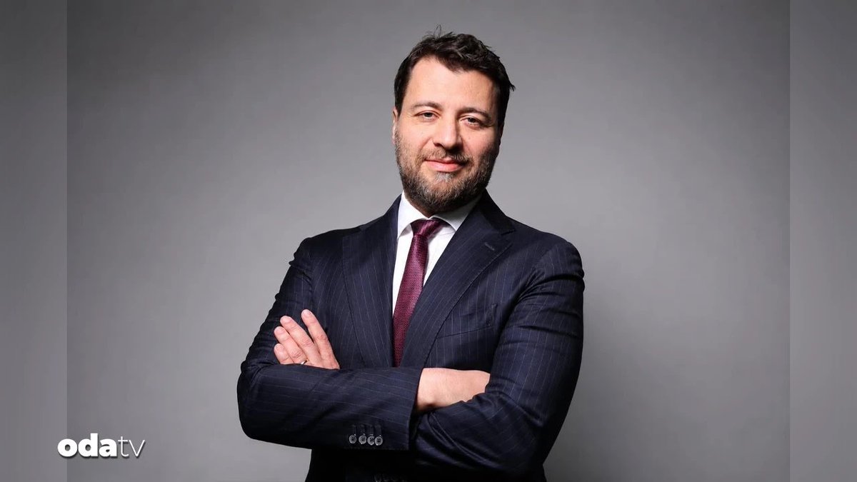 vatanseverplus's tweet photo. Zamanında öve öve bitiremedikileri Emre Tezmen tutuklanmış. Bence ötmesi lazım hangi siyasilerle hangi paraları hortumladığını. Kuyu tipi cezaevi çok yakışır hırsızlara.  Halkı soyanın namusu bile satılıktır. 

#Tera #Pusula #Hırsızlar https://t.co/DZt5i7dyK4