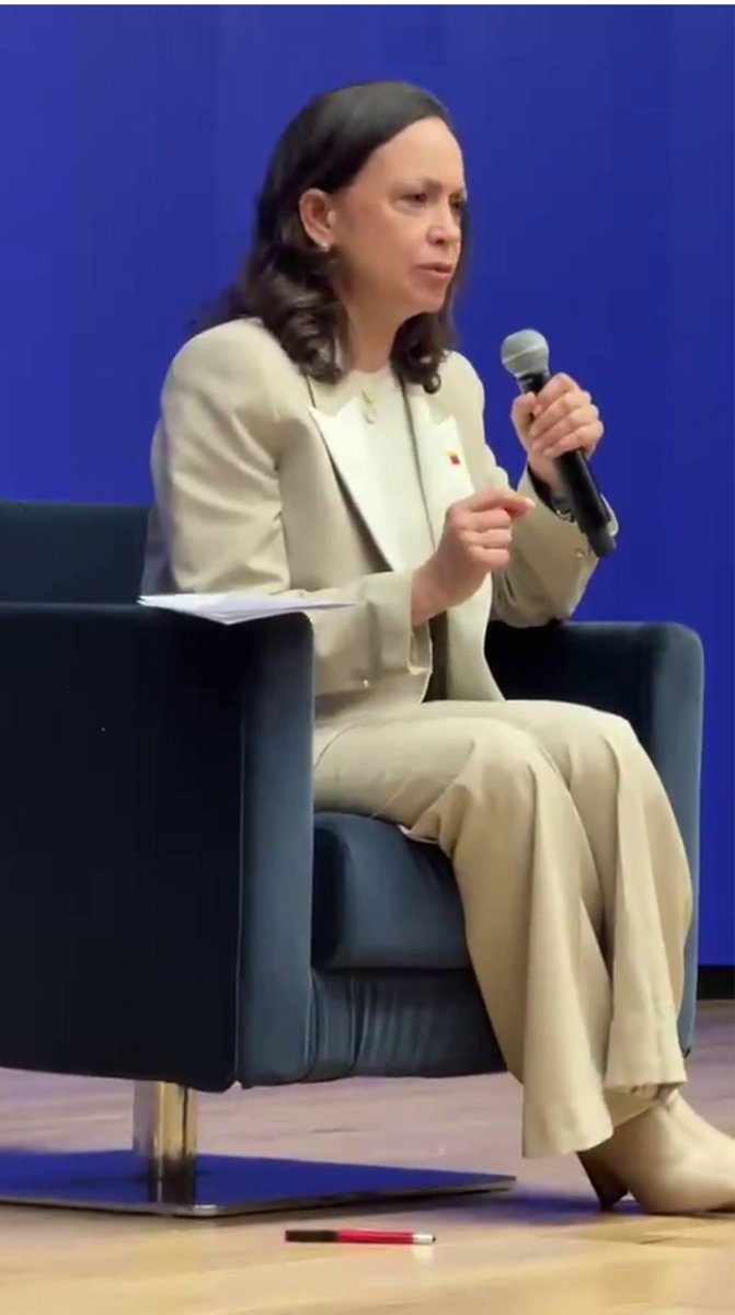 Fundavade's tweet photo. MCM @MariaCorinaYA advierte: no se puede pretender que los enemigos de EEUU se conviertan de repente en socios de confianza.
Su planteamiento es claro: el verdadero socio d Estados Unidos es el pueblo venezolano y la estabilidad debe surgir de elecciones libres, justas y abiertas https://t.co/HB5bfa5gx6