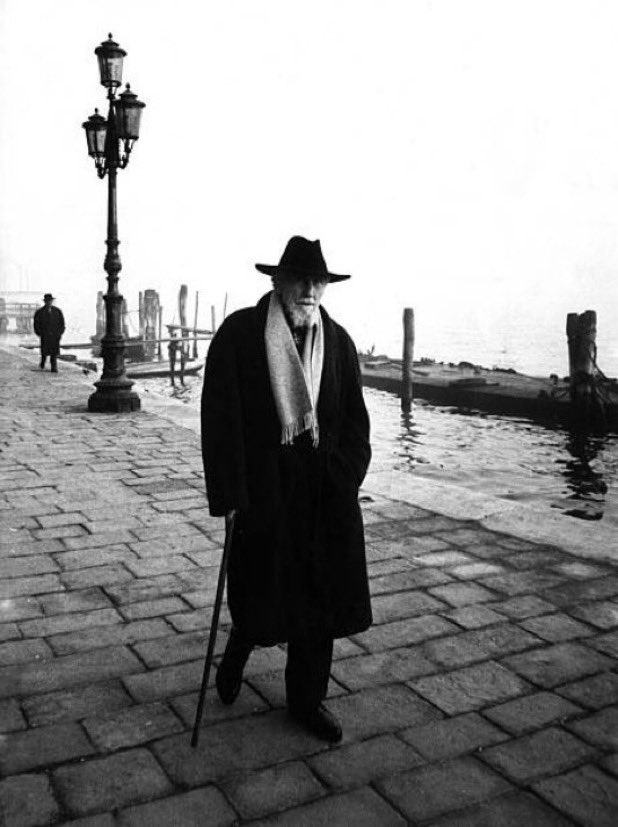 DurhamWASP's tweet photo. A gracious spring, turned to blood-ravenous autumn,
A turmoil of wars-men, spread over the middle kingdom,
Three hundred and sixty thousand,
And sorrow, sorrow like rain.
Sorrow to go, and sorrow, sorrow returning

Ezra Pound https://t.co/iwoCBWV0zD