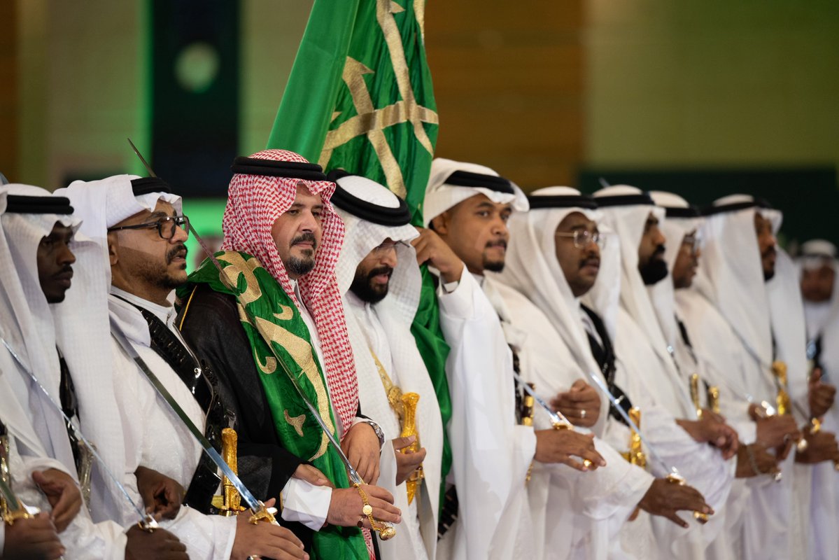 imarat_almadina's tweet photo. وشارك سمو أمير منطقة #المدينة_المنورة في نهاية الحفل بأداء #العرضة_السعودية، من كلمات الشاعر العقيد د. مشعل الحارثي. https://t.co/XGhkBwggmO