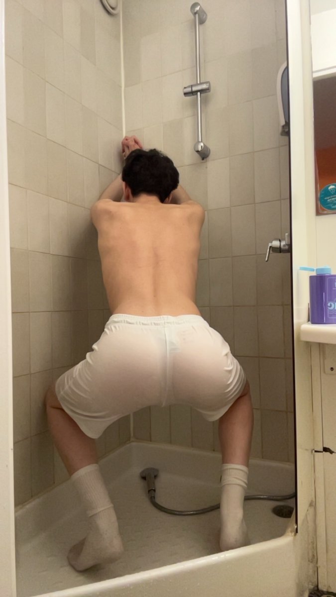 juust_leo's tweet photo. hi daddy, is this how you wanted me to do it? https://t.co/uSsKGs3tIx