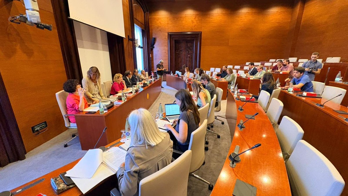 perinno's tweet photo. NO S'HA EQUIVOCAT!
I @josepcosta en sap una mica: 
👇
https://t.co/OHdO62pKkL

Si atès això, #josepmaries que beveu a galet, encara empasseu l'escòria #pujolista 👴🏻🇪🇸💸 @CatalunyaAC, és que sou franquistes com @vox_es, @orriolsderipoll i la "recadera" @RosaMSoberana.

©️perinno🏌🏾 https://t.co/nRIYZpsWT0