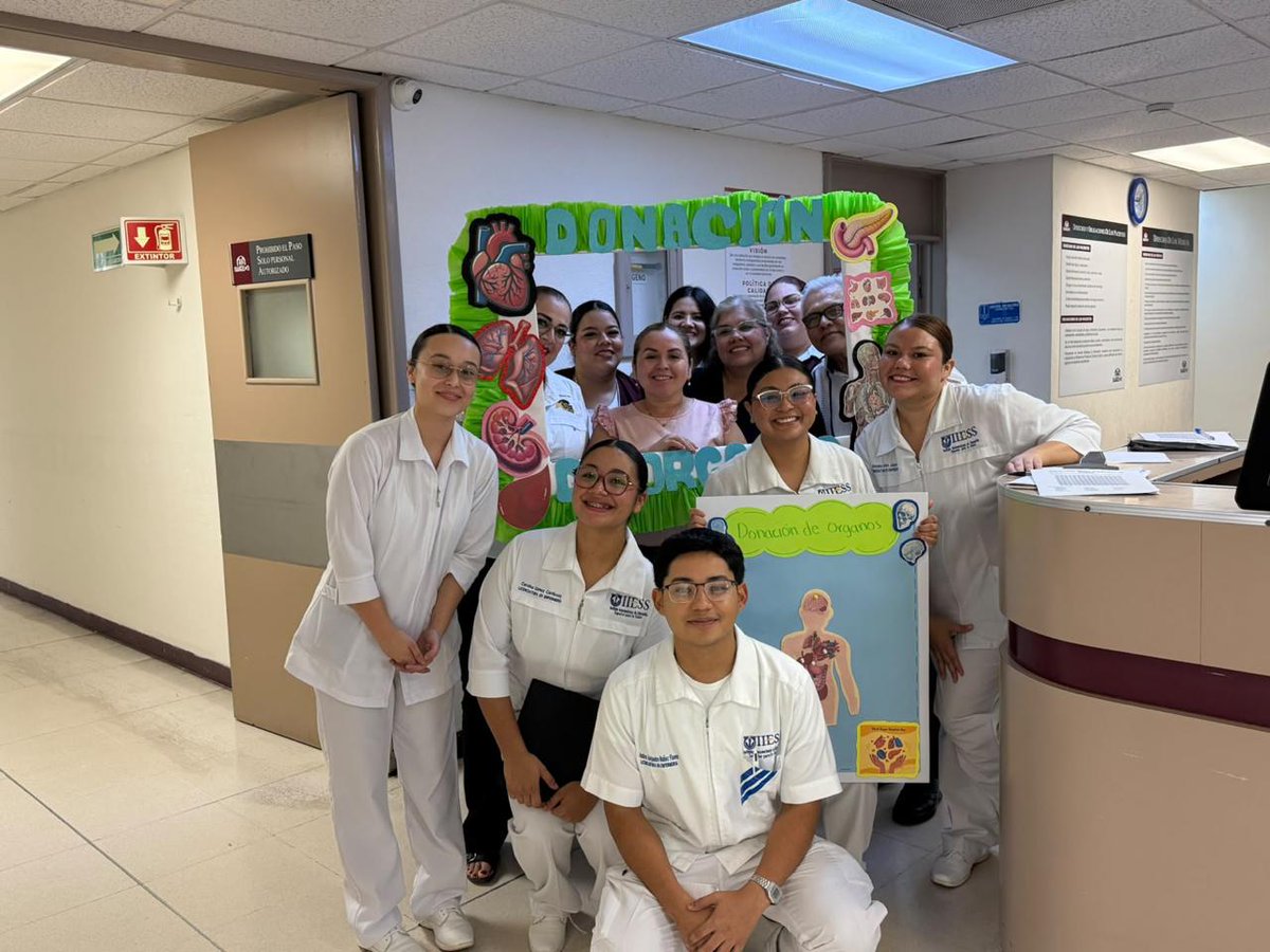 IssstesonGob's tweet photo. ℹ️ En el marco del Día Nacional de la Donación de Órganos y Tejidos 🫁 que se conmemora el 26 de septiembre, becarios de #ISSSTESON ✅ en Guaymas informan sobre la importancia de la donación entre los y las derechohabientes de la Clínica Hospital del Instituto en el puerto. https://t.co/vFxTxKMLlg